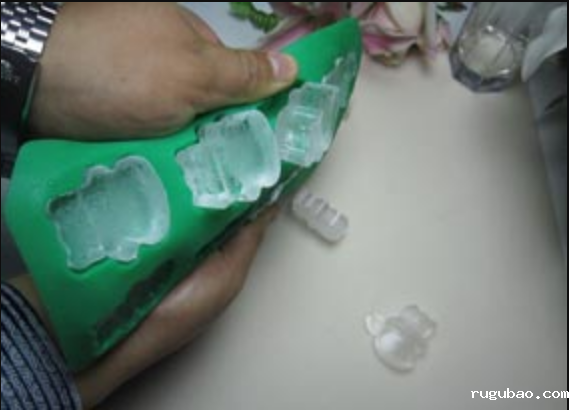 硅胶冰格如何使用 硅胶冰格如何使用